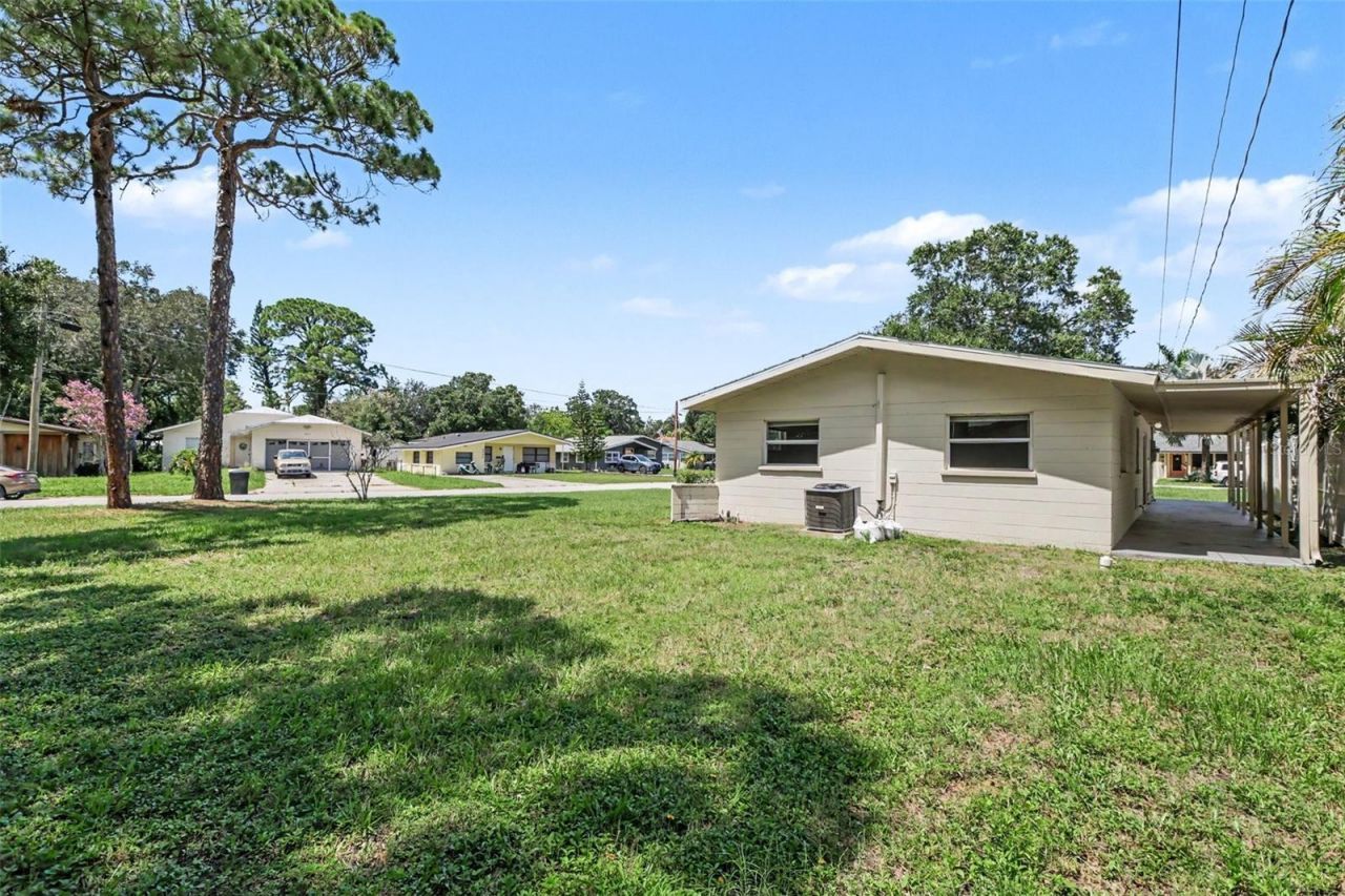 5585 Atlantic Avenue N, Saint Petersburg, FL 33703 Photo