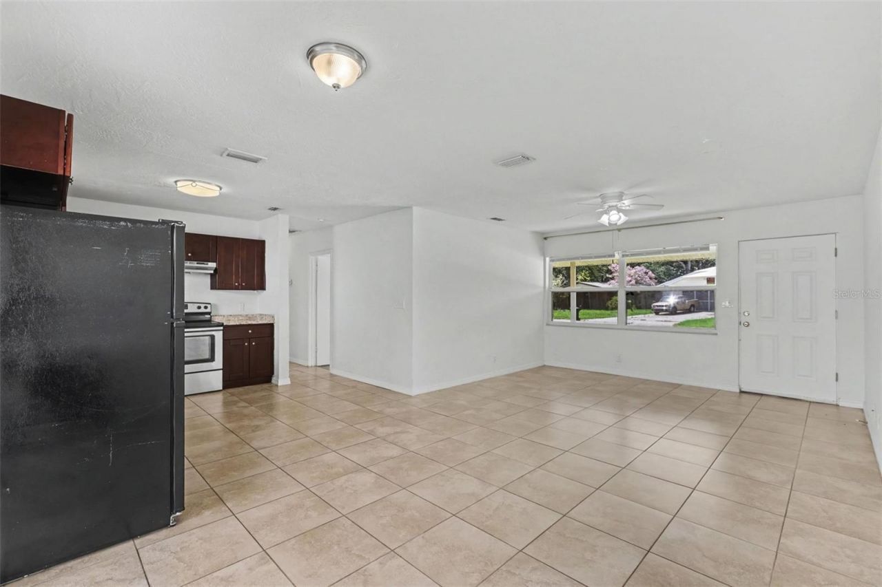 5585 Atlantic Avenue N, Saint Petersburg, FL 33703 Photo