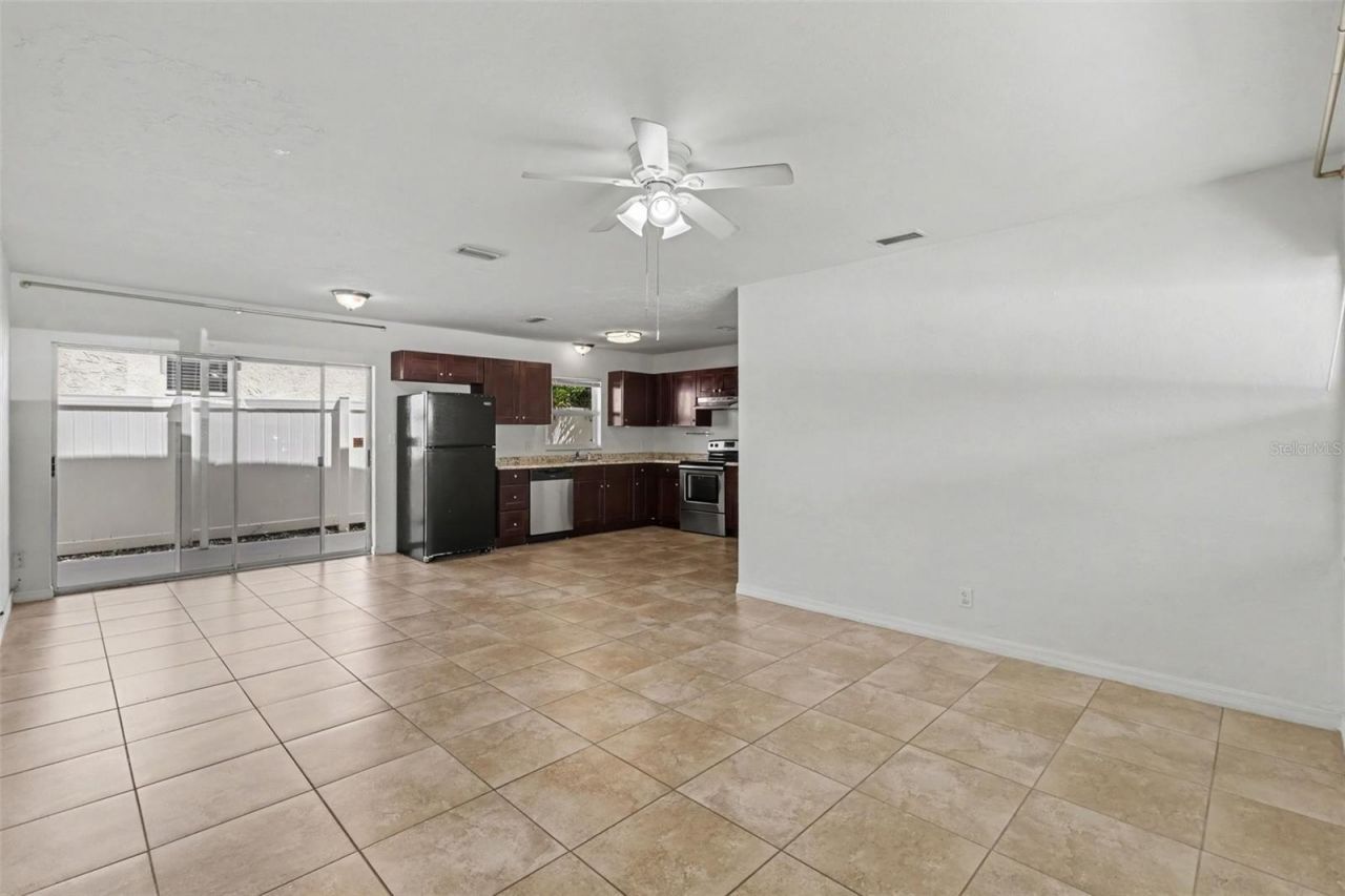 5585 Atlantic Avenue N, Saint Petersburg, FL 33703 Photo