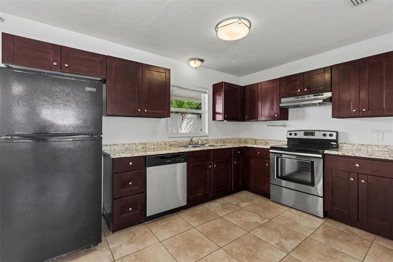 5585 Atlantic Avenue N, Saint Petersburg, FL 33703 Photo