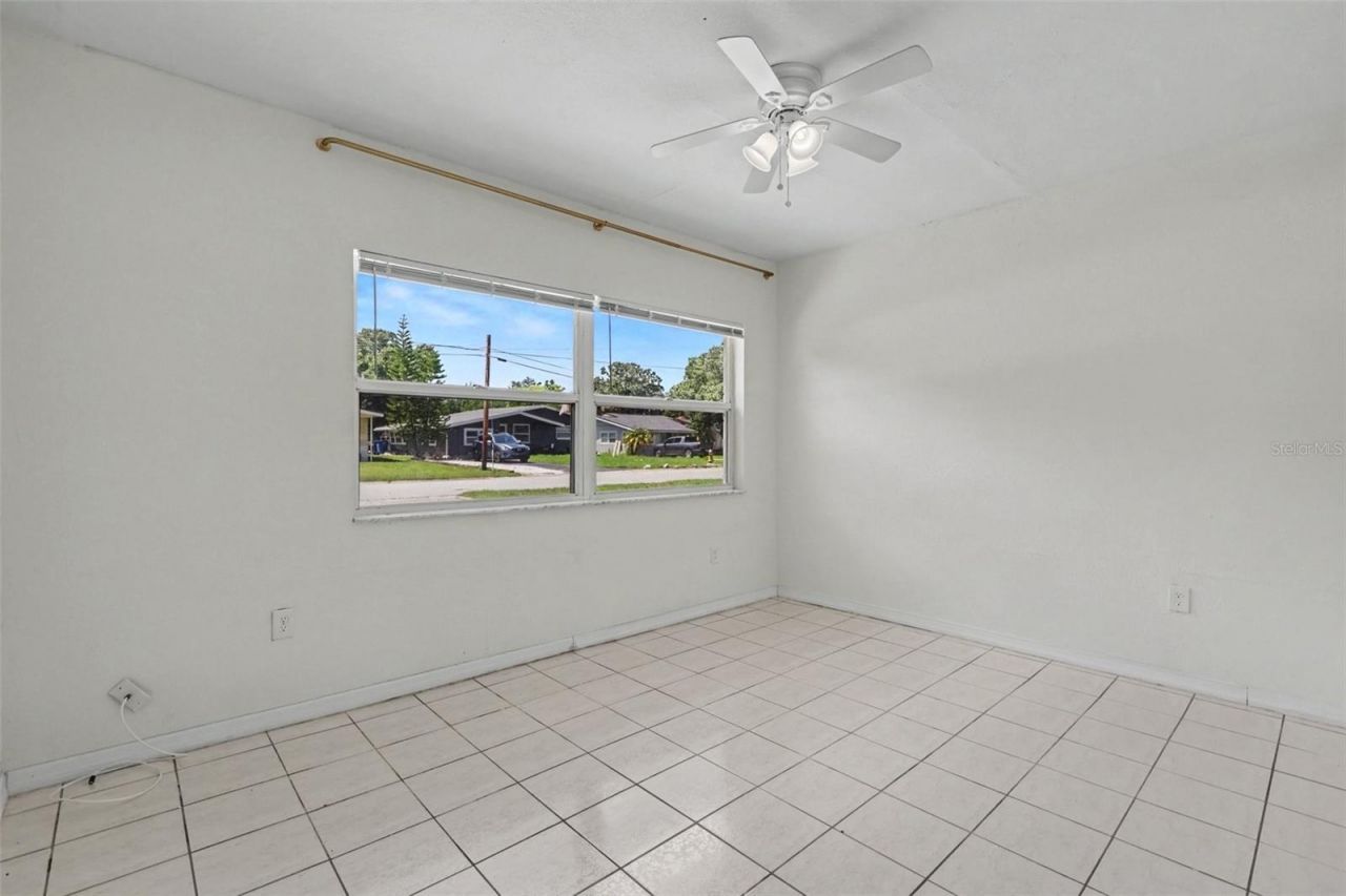 5585 Atlantic Avenue N, Saint Petersburg, FL 33703 Photo