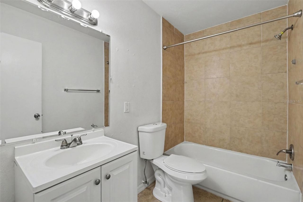 5585 Atlantic Avenue N, Saint Petersburg, FL 33703 Photo