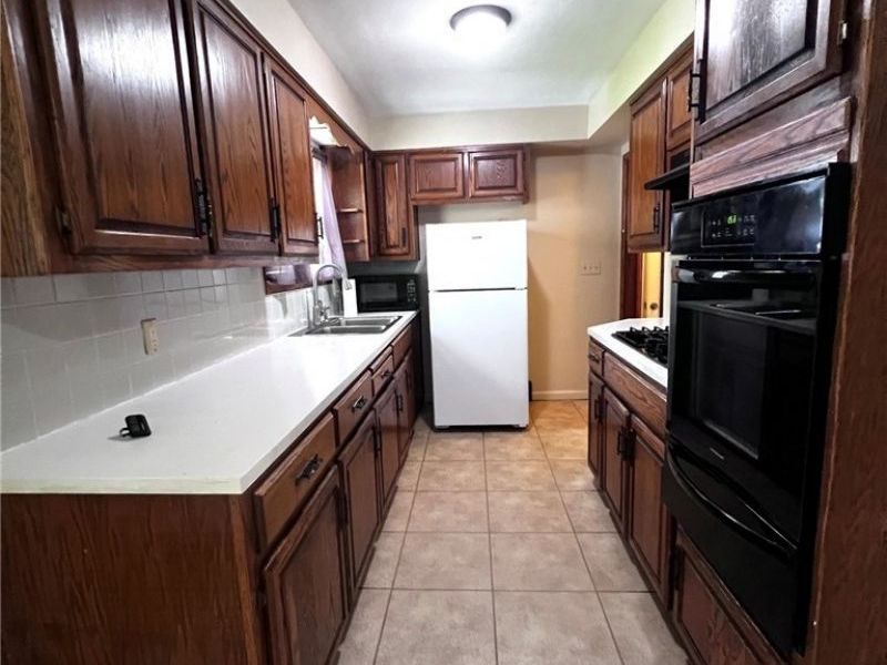 962 Adrian Circle, Girard, OH 44420 Photo 2