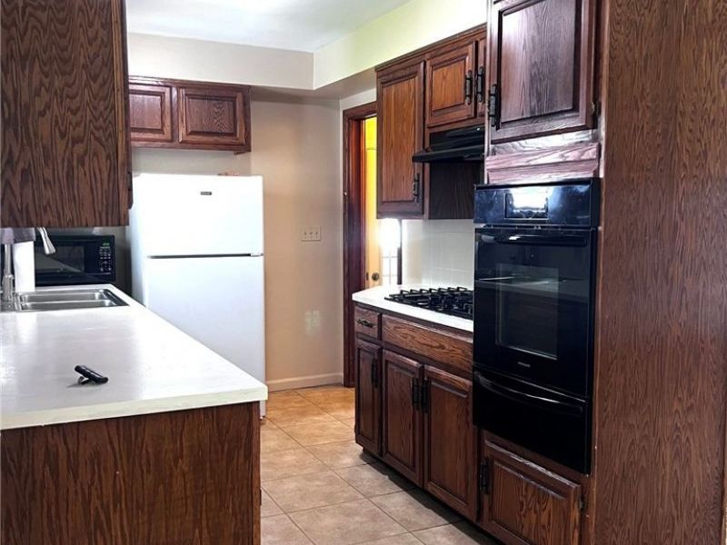 962 Adrian Circle, Girard, OH 44420 Photo 4