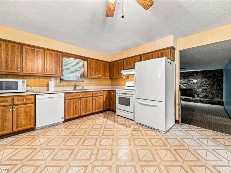 8631 Oxford Drive, Strongsville, OH 44149 Photo 13