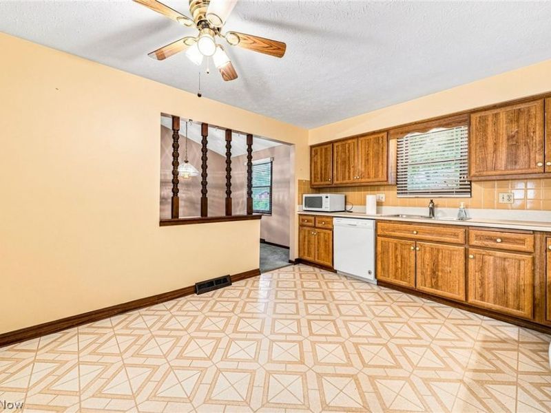 8631 Oxford Drive, Strongsville, OH 44149 Photo 14