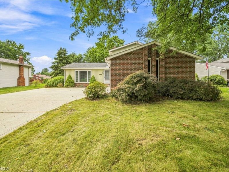8631 Oxford Drive, Strongsville, OH 44149 Photo 2