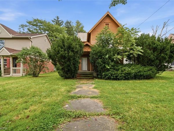 934 Middle Avenue , Elyria, OH 44035
