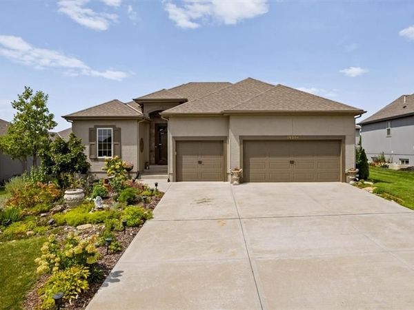 19304 W 201st Street, Spring Hill, KS 66083