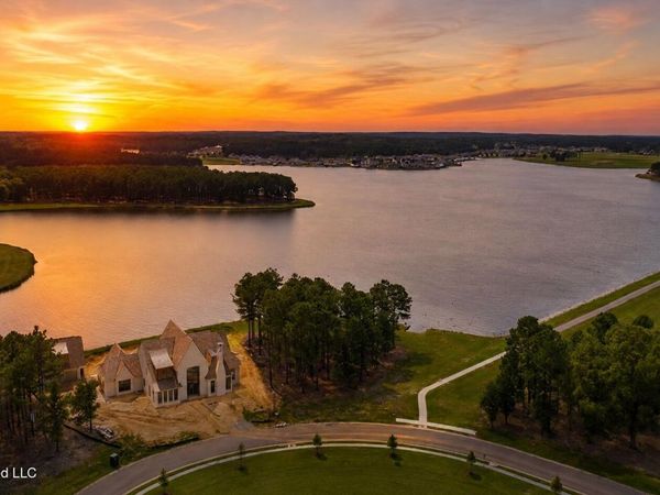 120 Windbourne Loop , Madison, MS 39110