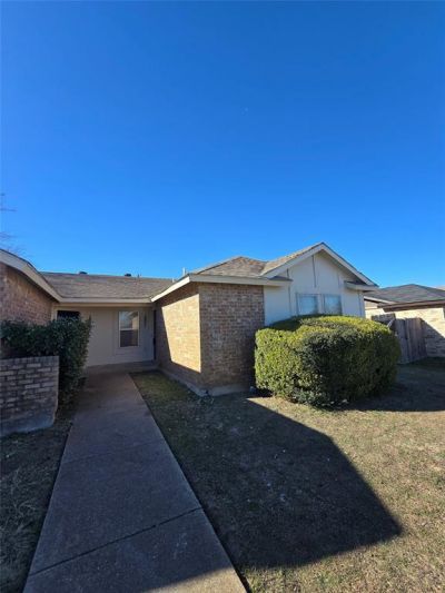 1451 Brook Meadow Circle, Lancaster, TX 75134 Main Photo
