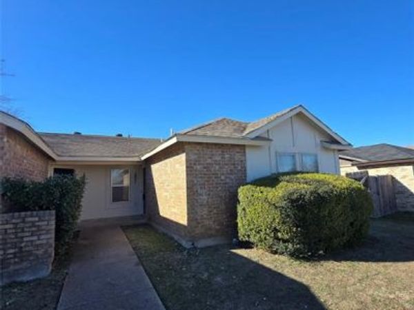 1451 Brook Meadow Circle, Lancaster, TX 75134
