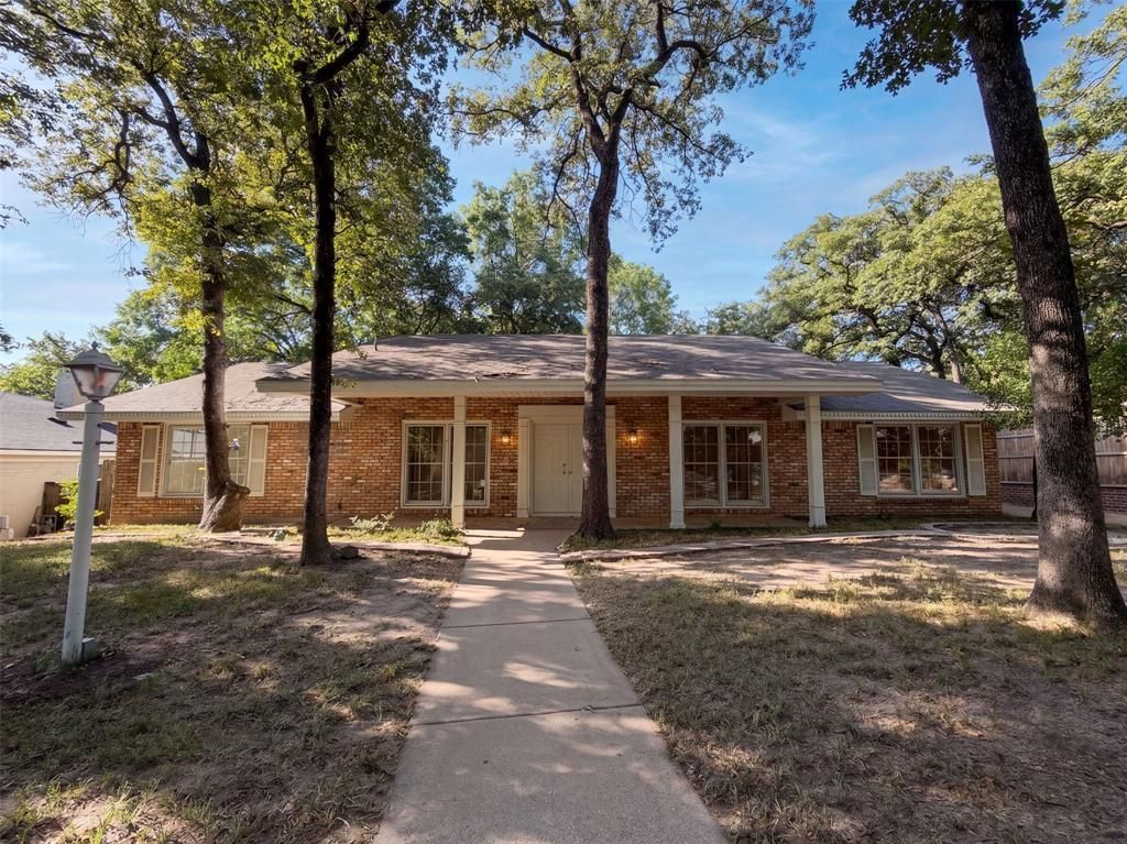 813 Wheelwood Drive, Hurst, TX 76053 Main Photo