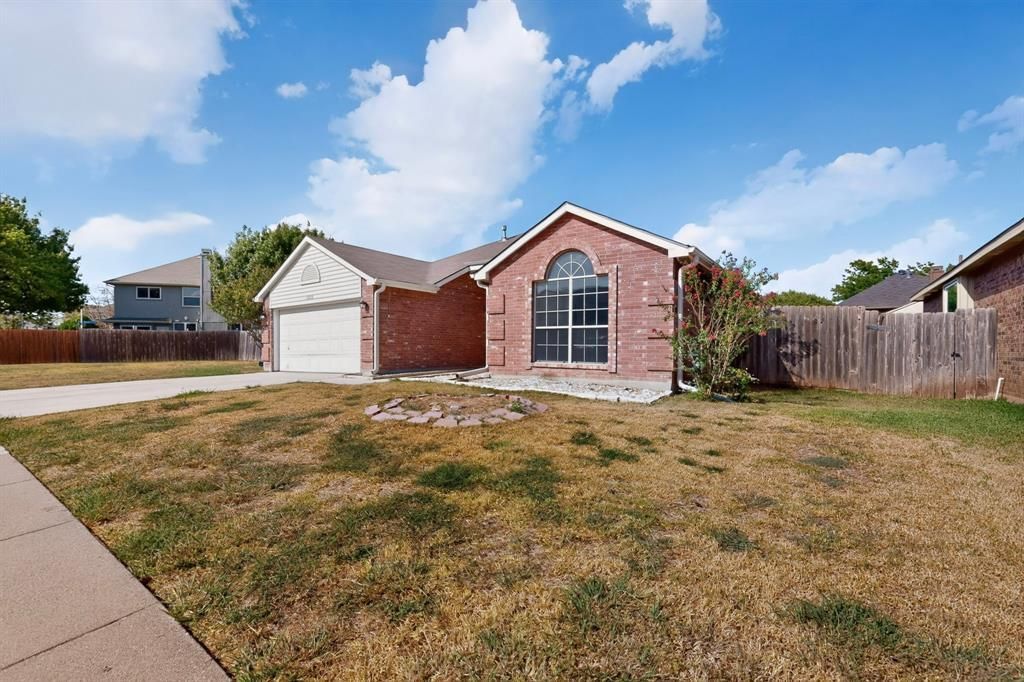 5203 Alta Vista Lane, Arlington, TX 76017 Main Photo