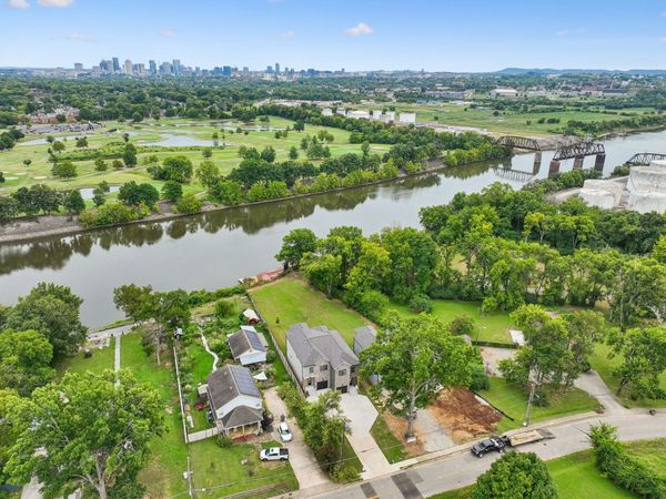 1714B River Dr , Nashville, TN 37218