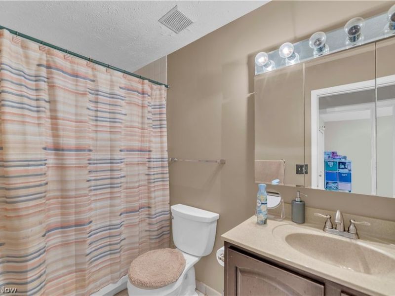 4300 Hyde Park Court, Unit 7, North Olmsted, OH 44070 Photo 15