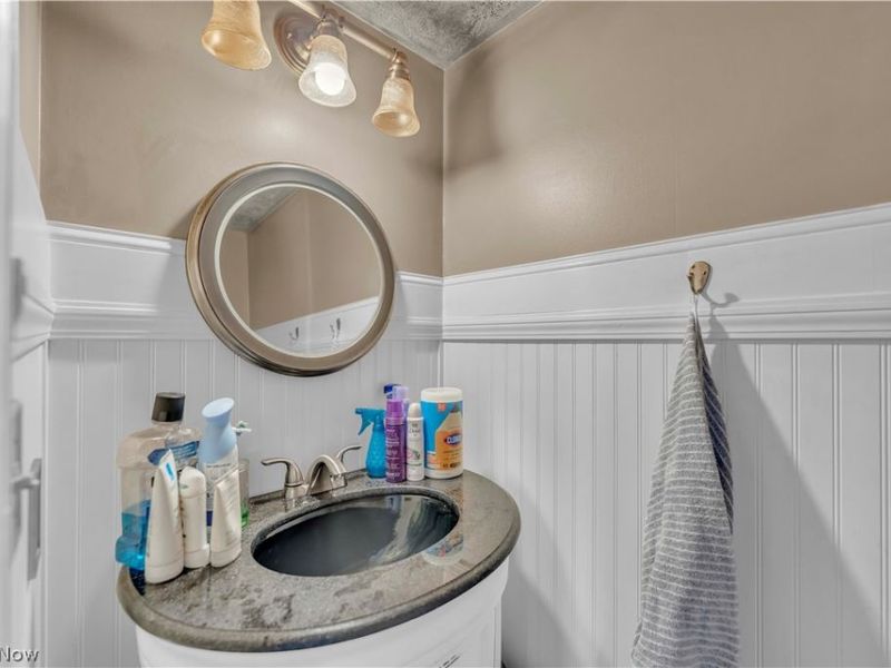 4300 Hyde Park Court, Unit 7, North Olmsted, OH 44070 Photo 16