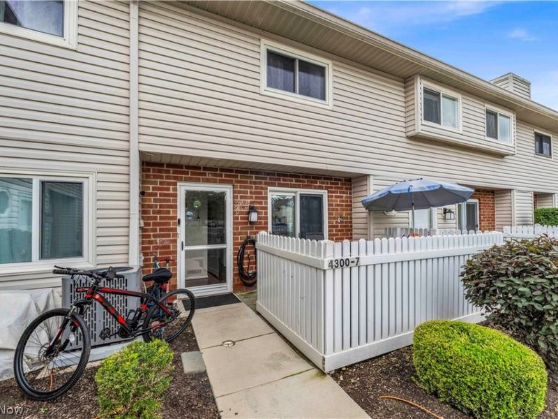 4300 Hyde Park Court, Unit 7, North Olmsted, OH 44070 Photo 20