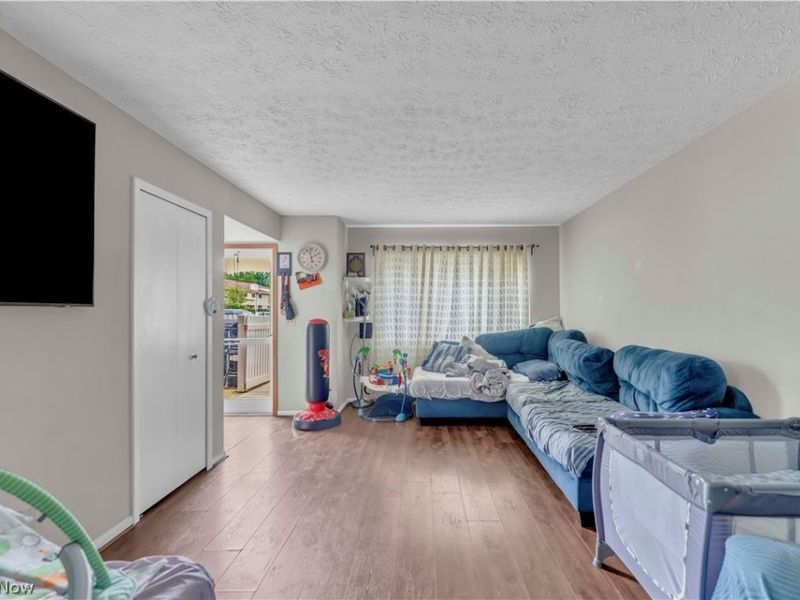 4300 Hyde Park Court, Unit 7, North Olmsted, OH 44070 Photo 4