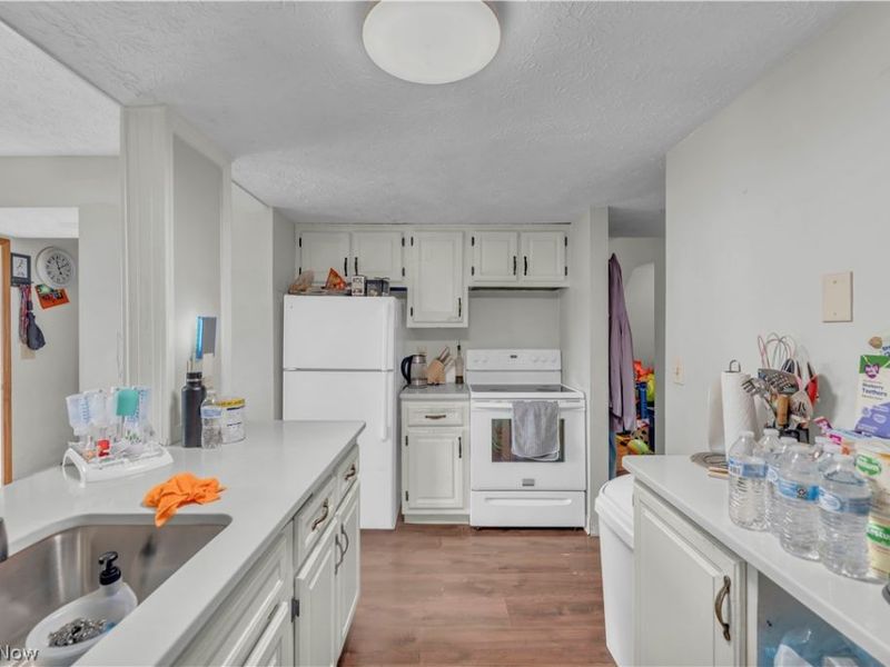 4300 Hyde Park Court, Unit 7, North Olmsted, OH 44070 Photo 5