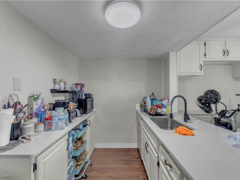 4300 Hyde Park Court, Unit 7, North Olmsted, OH 44070 Photo 6