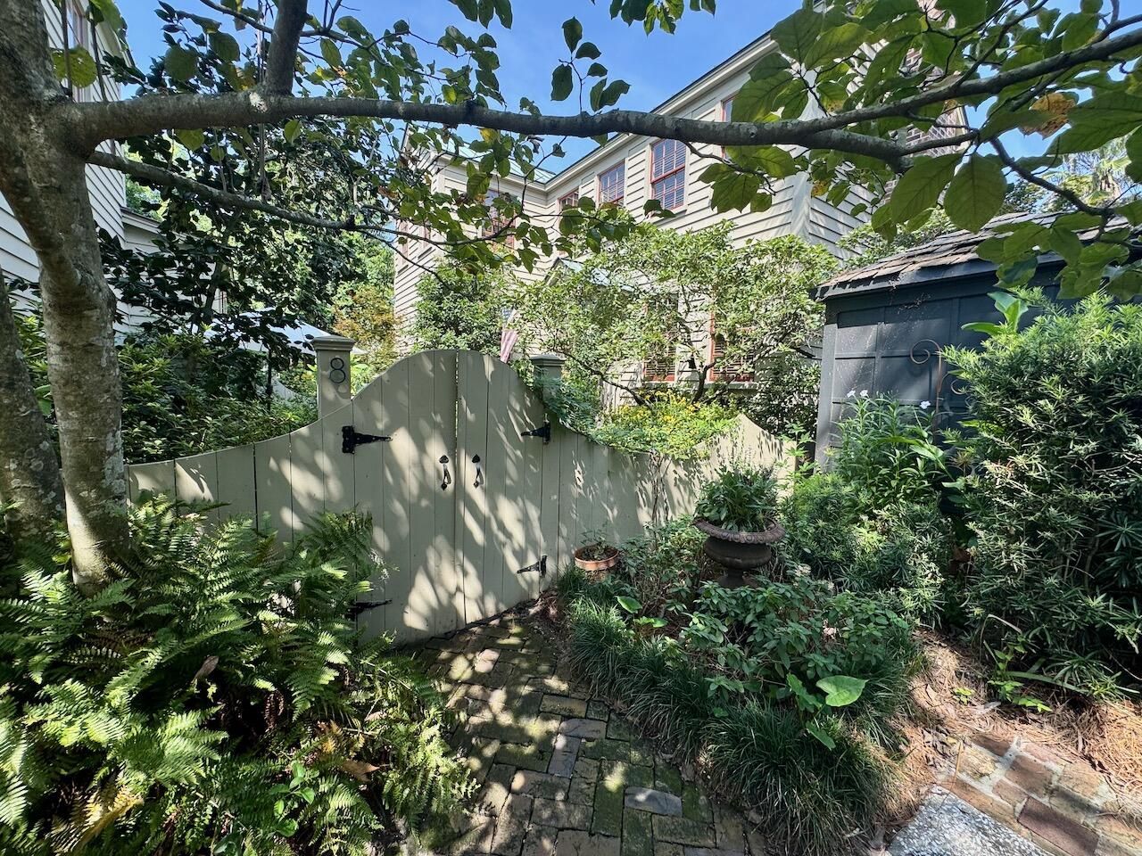 8 Leo Lane Photo 13