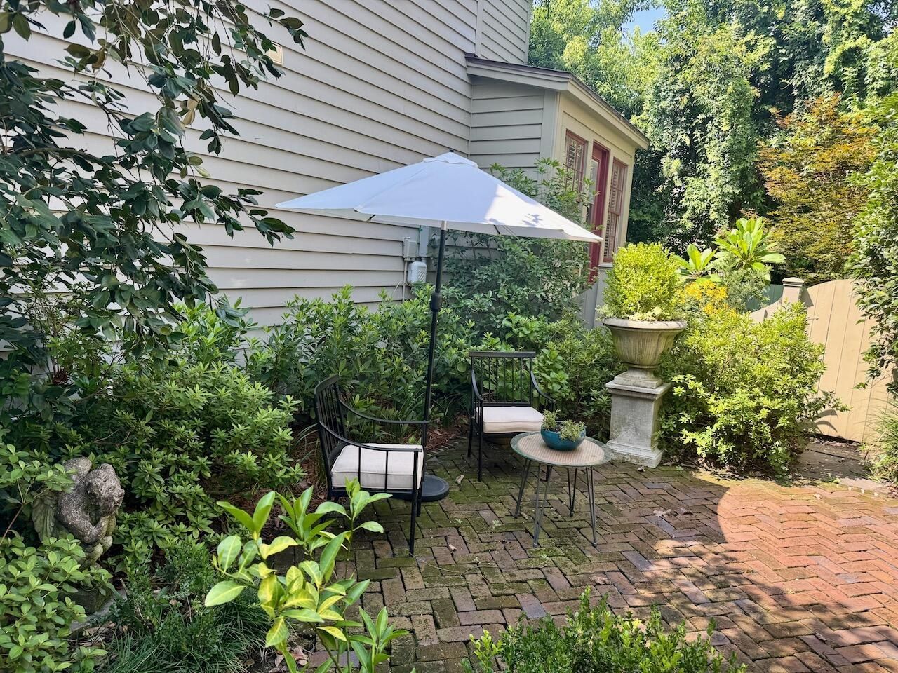 8 Leo Lane Photo 4