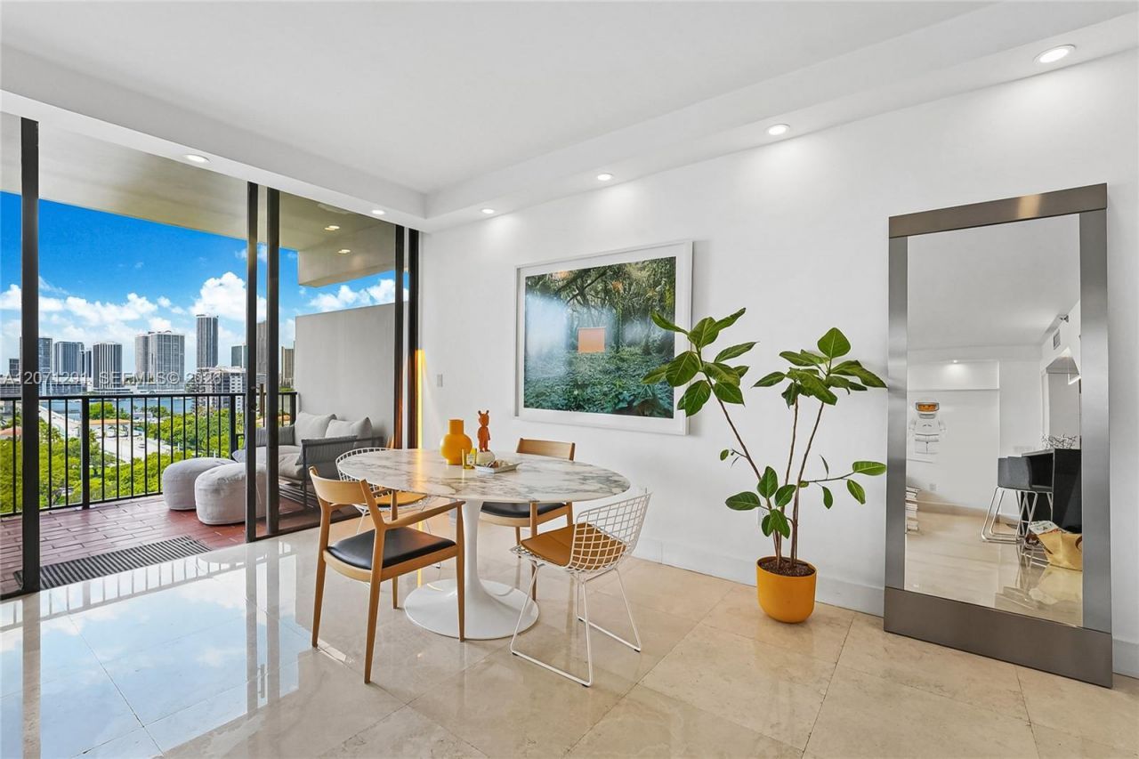 1000 Venetian Way, Unit 1108, Miami, FL 33139 Photo
