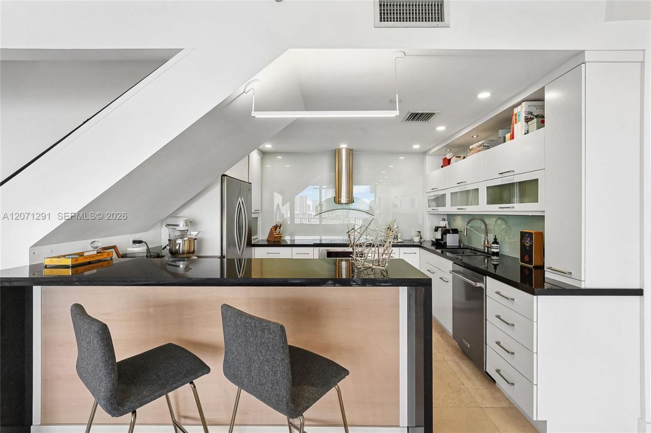 1000 Venetian Way, Unit 1108, Miami, FL 33139 Photo