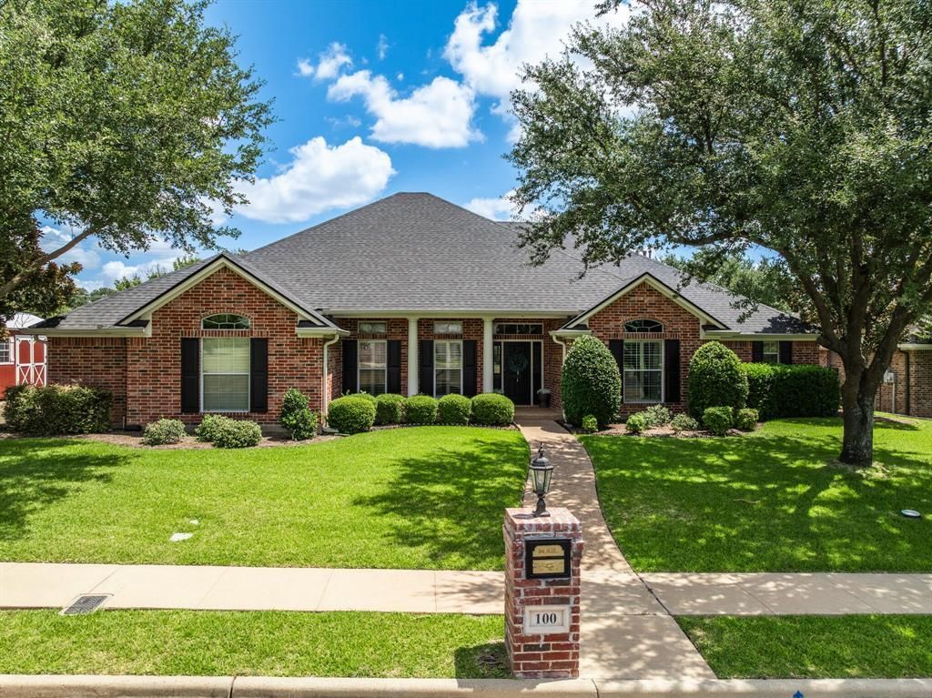 100 Painted Horse Trail, Waco, TX 76712 Main Photo