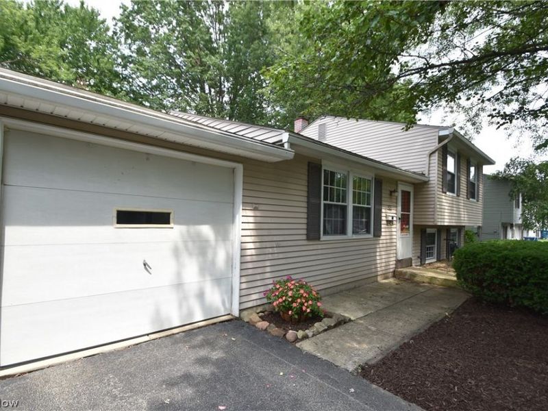 143 Camrose Drive, Niles, OH 44446 Photo 3