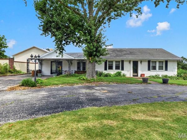 5512 Kerth Road, St Louis, MO 63128