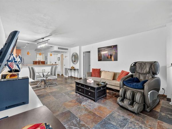 3301 N Country Club Dr , Unit 110, Aventura, FL 33180