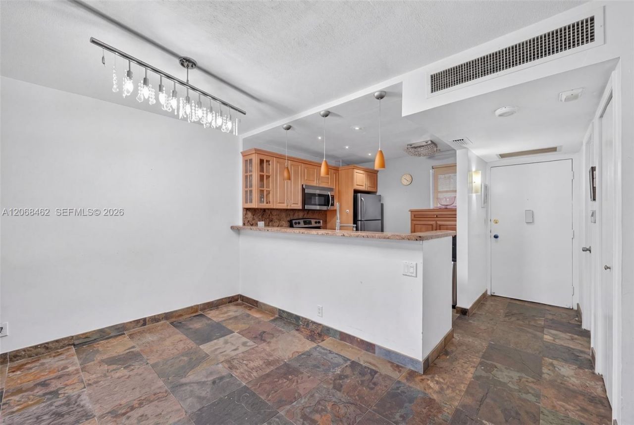 3301 N Country Club Dr, Unit 110, Aventura, FL 33180 Photo