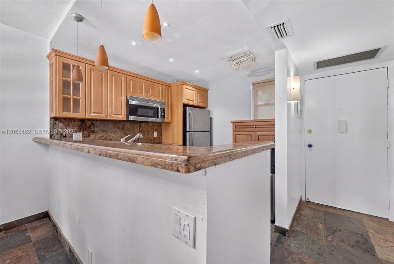 3301 N Country Club Dr, Unit 110, Aventura, FL 33180 Photo