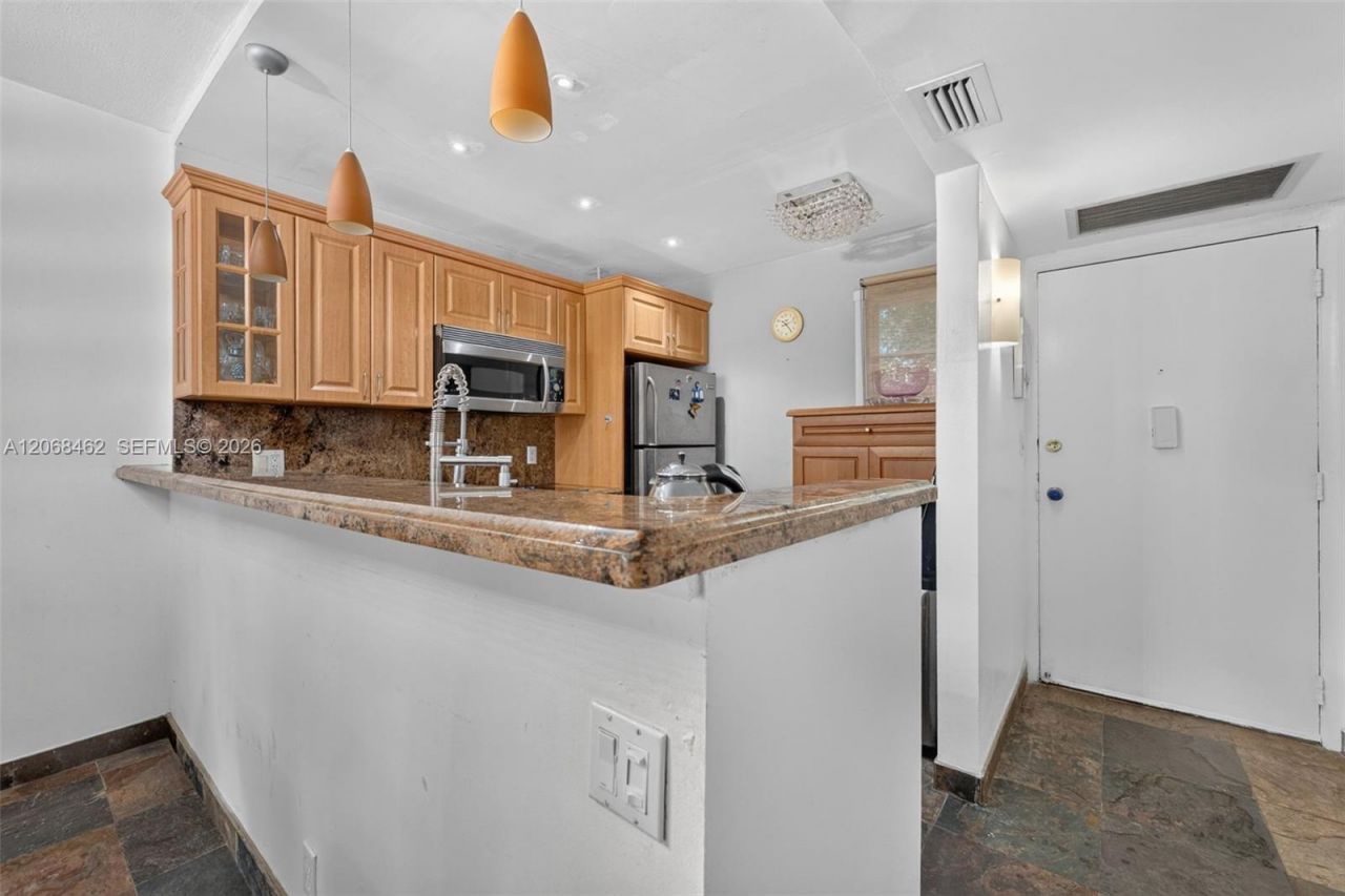 3301 N Country Club Dr, Unit 110, Aventura, FL 33180 Photo