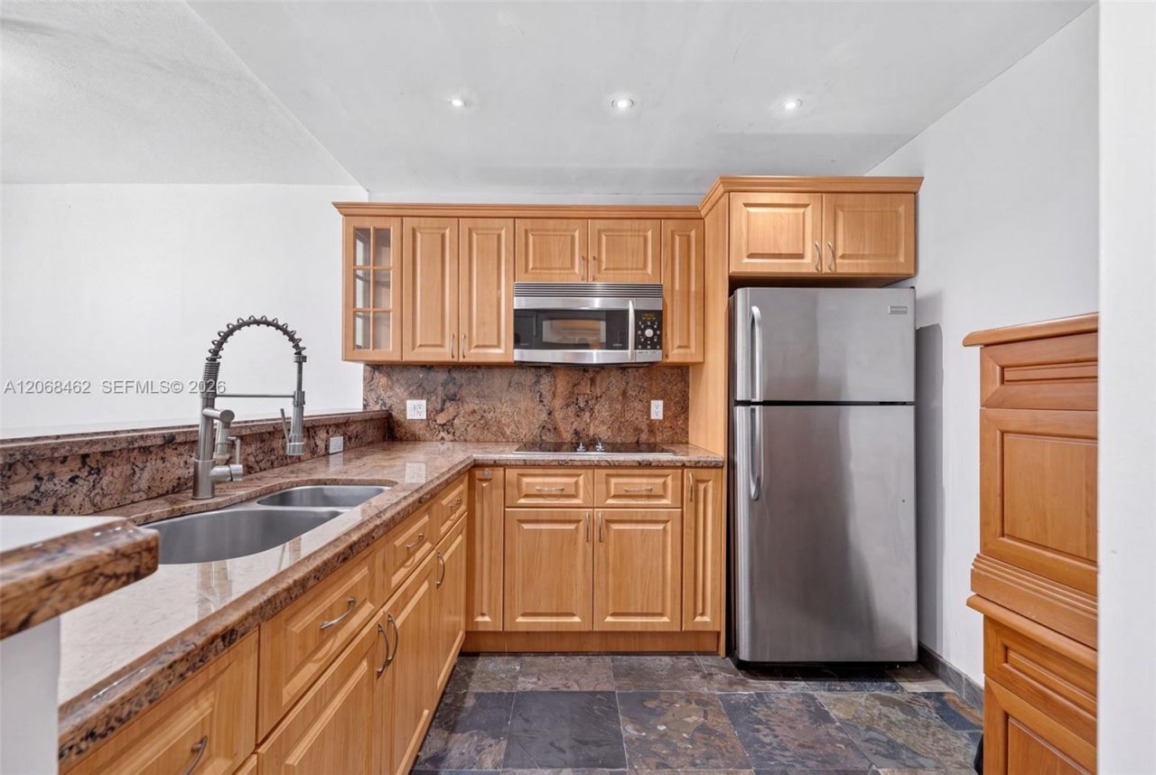 3301 N Country Club Dr, Unit 110, Aventura, FL 33180 Photo
