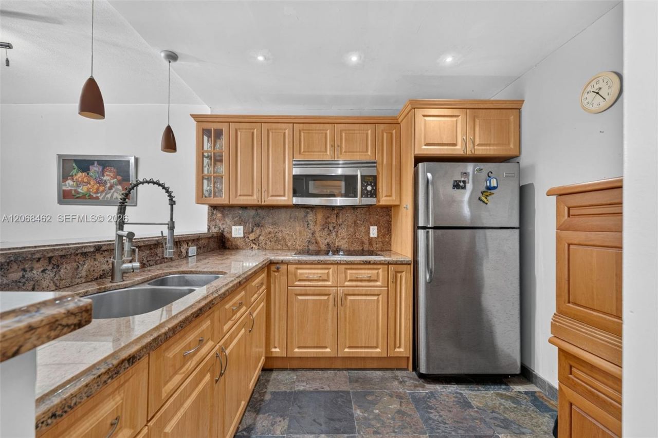 3301 N Country Club Dr, Unit 110, Aventura, FL 33180 Photo
