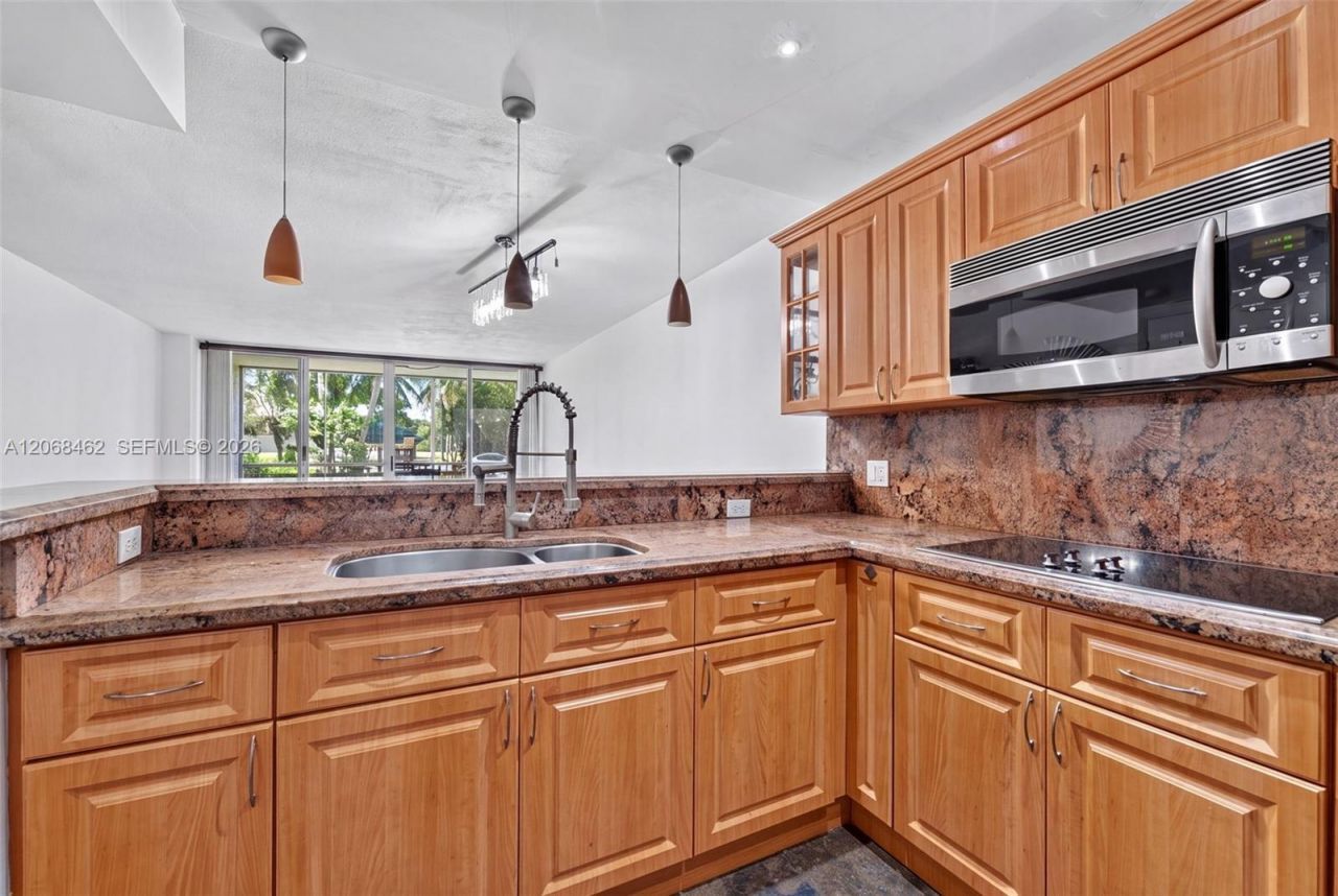 3301 N Country Club Dr, Unit 110, Aventura, FL 33180 Photo