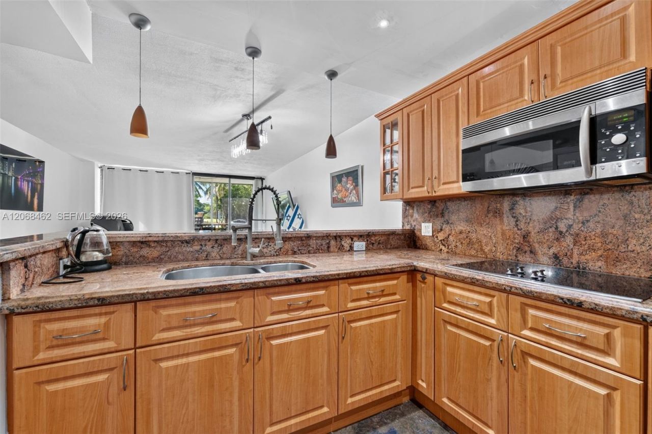3301 N Country Club Dr, Unit 110, Aventura, FL 33180 Photo