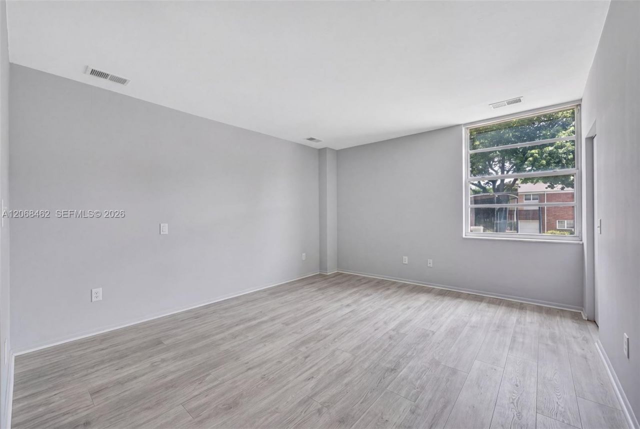 3301 N Country Club Dr, Unit 110, Aventura, FL 33180 Photo