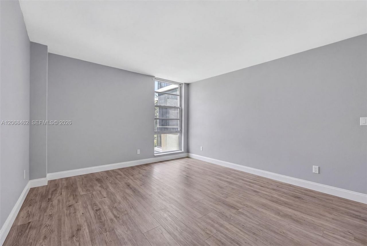 3301 N Country Club Dr, Unit 110, Aventura, FL 33180 Photo