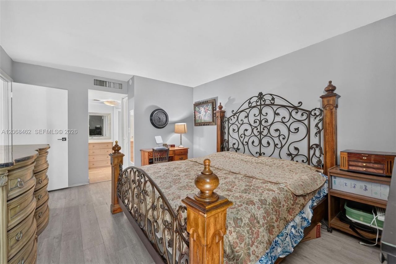 3301 N Country Club Dr, Unit 110, Aventura, FL 33180 Photo