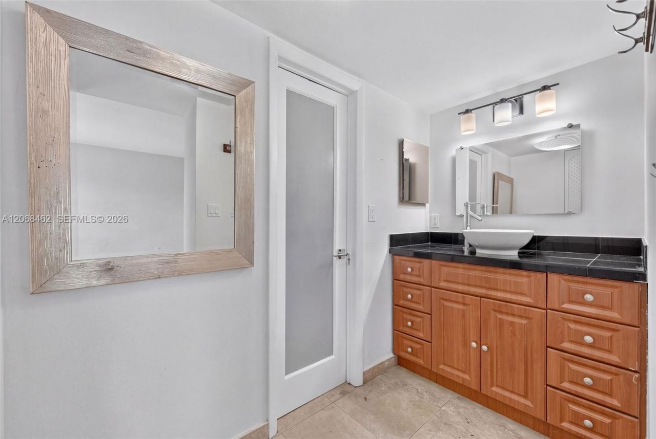 3301 N Country Club Dr, Unit 110, Aventura, FL 33180 Photo