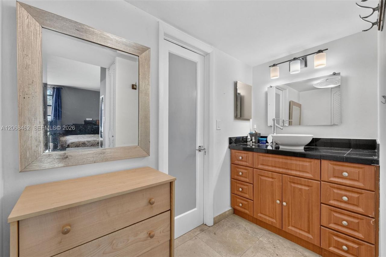 3301 N Country Club Dr, Unit 110, Aventura, FL 33180 Photo
