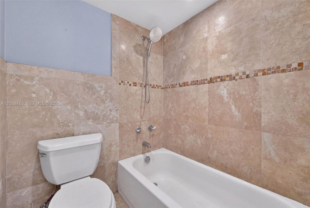 3301 N Country Club Dr, Unit 110, Aventura, FL 33180 Photo