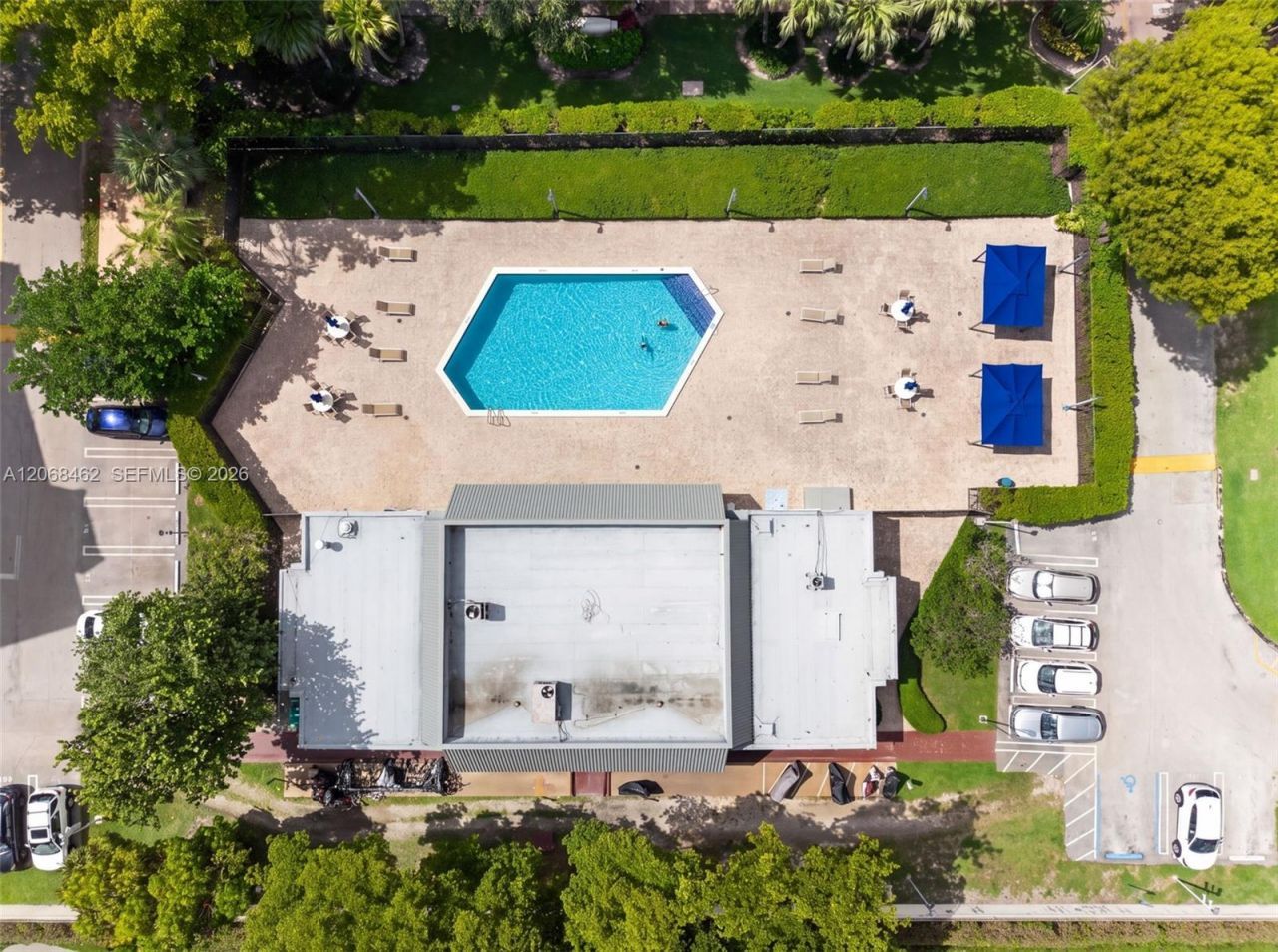 3301 N Country Club Dr, Unit 110, Aventura, FL 33180 Photo