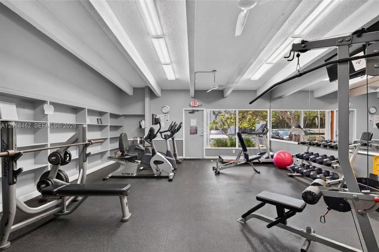 3301 N Country Club Dr, Unit 110, Aventura, FL 33180 Photo