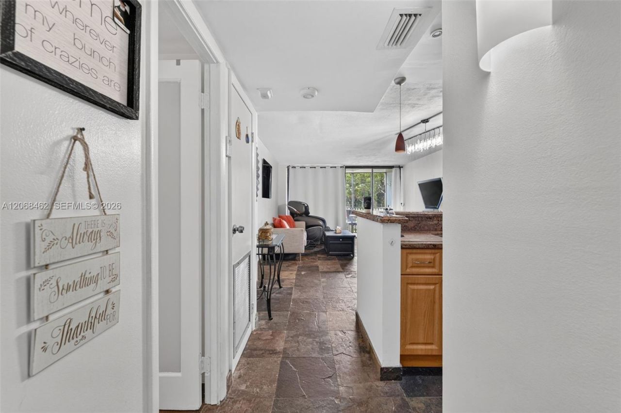 3301 N Country Club Dr, Unit 110, Aventura, FL 33180 Photo