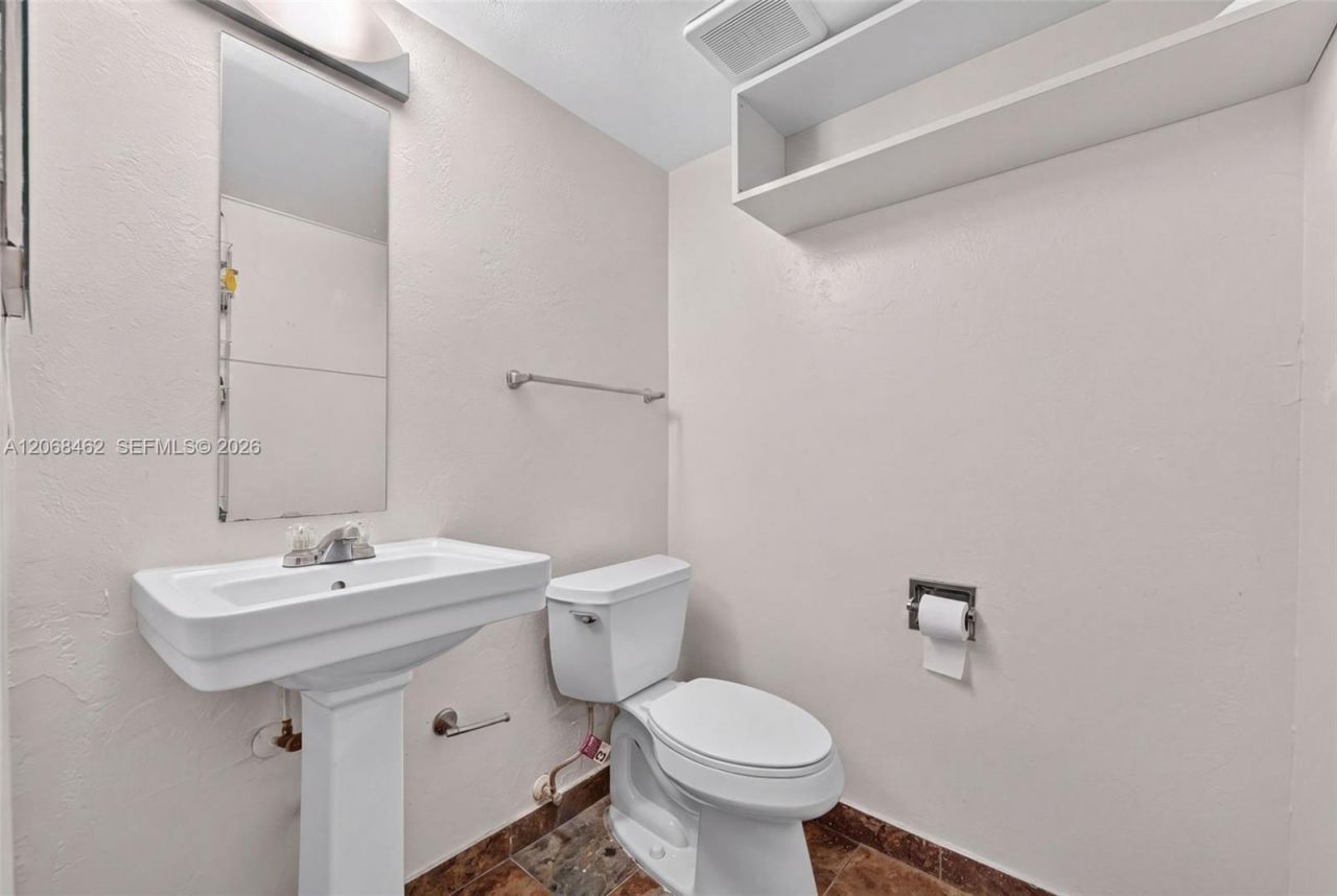 3301 N Country Club Dr, Unit 110, Aventura, FL 33180 Photo